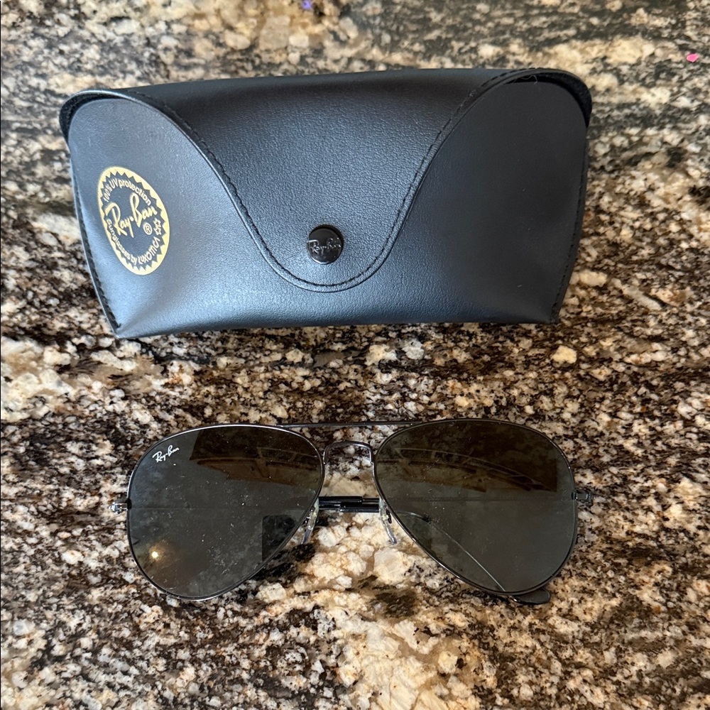 Large Ray-Ban Black Aviator Sunglasses with Case